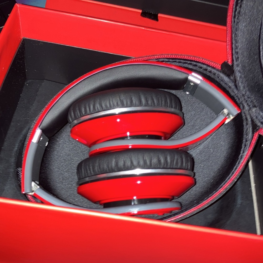 Red Beats heads phones